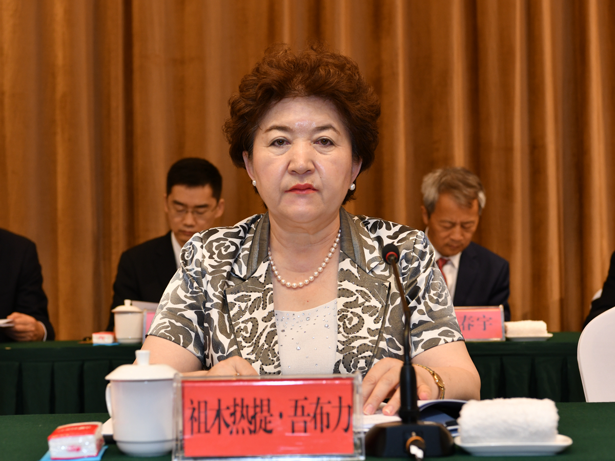 吾布力